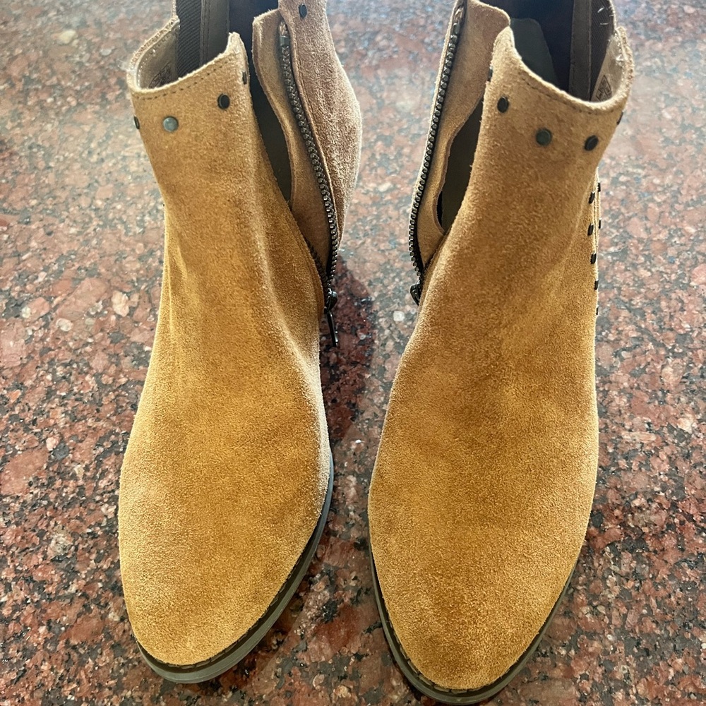 Vionic Tan Suede Ankle Boots